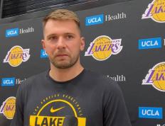 东契奇领袖风范！季前赛冠军心态