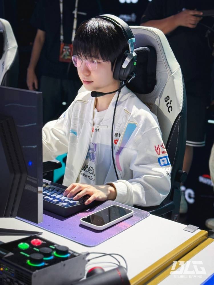 【7.16】电競(jìng)游戏前沿资讯:LOL美测服更新、Xiaoxu离队、Lele、JiaQi恢复自由人、飛(fēi)牡蛎戰(zhàn)队喊(hǎn)话HLE