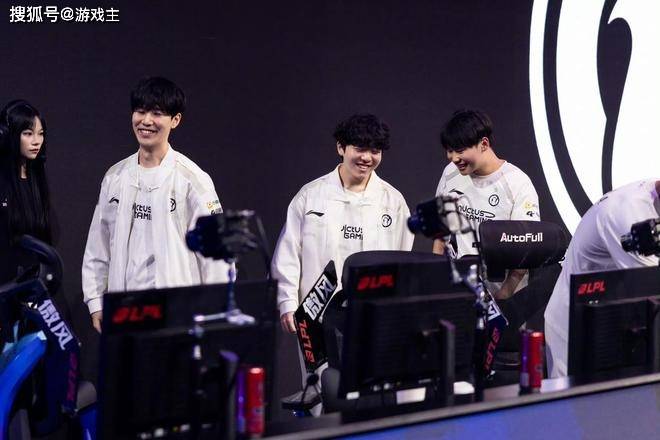 韓(hán)网票選(xuǎn)S15戰(zhàn)队毒(dú)奶榜火(huǒ)了(le)，IG键磐(pán)冒奶，碾压TES成LPL第一