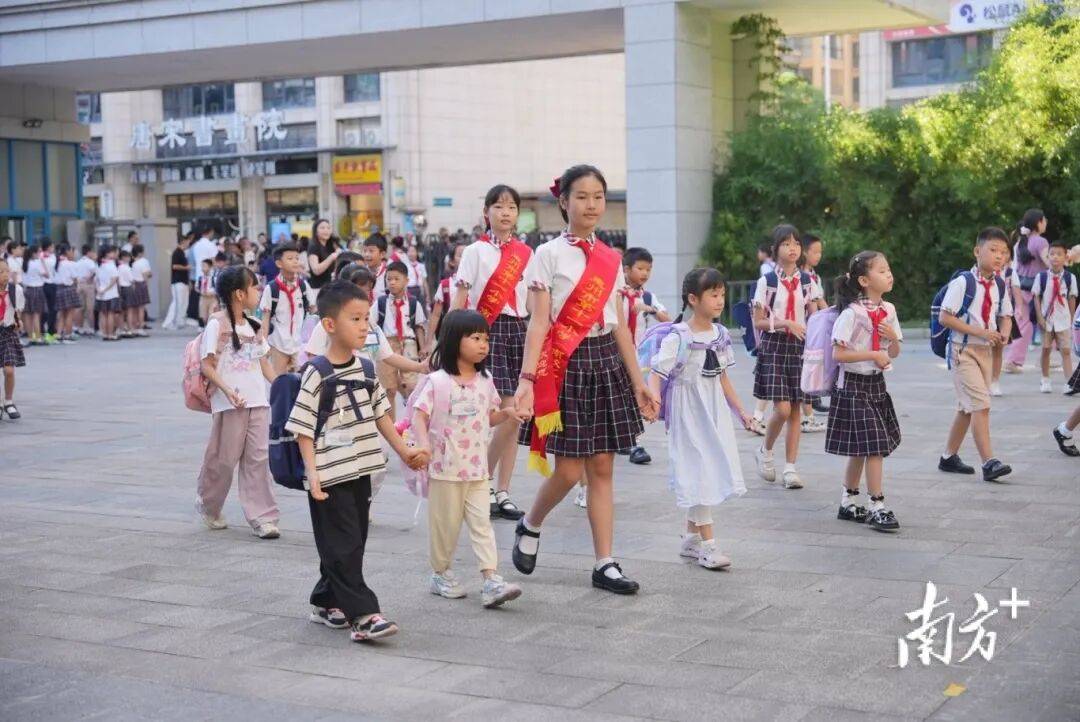 多图直击!惠州开学“名场面”→