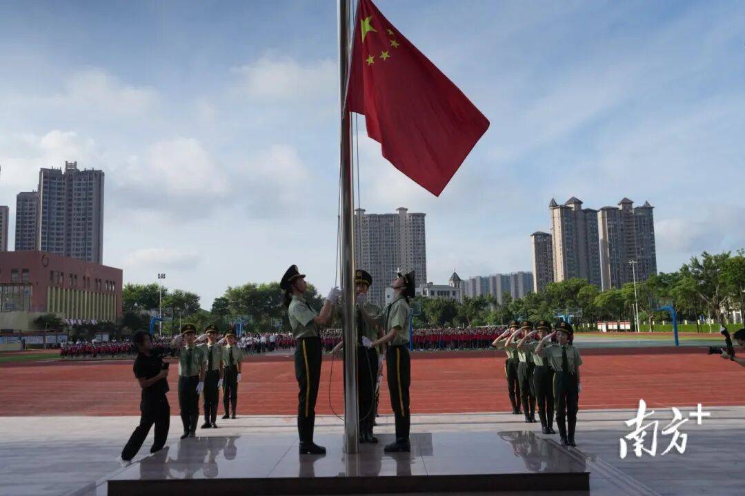 多图直击!惠州开学“名场面”→