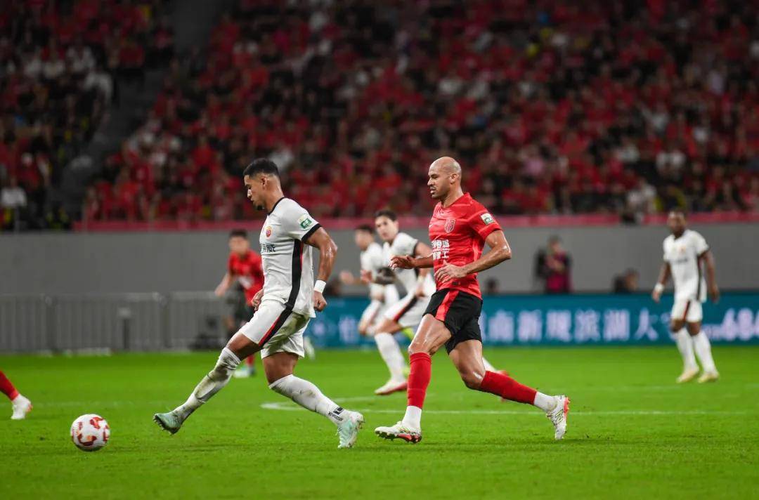 榜首大战,胜!成(chéng)都蓉城登顶