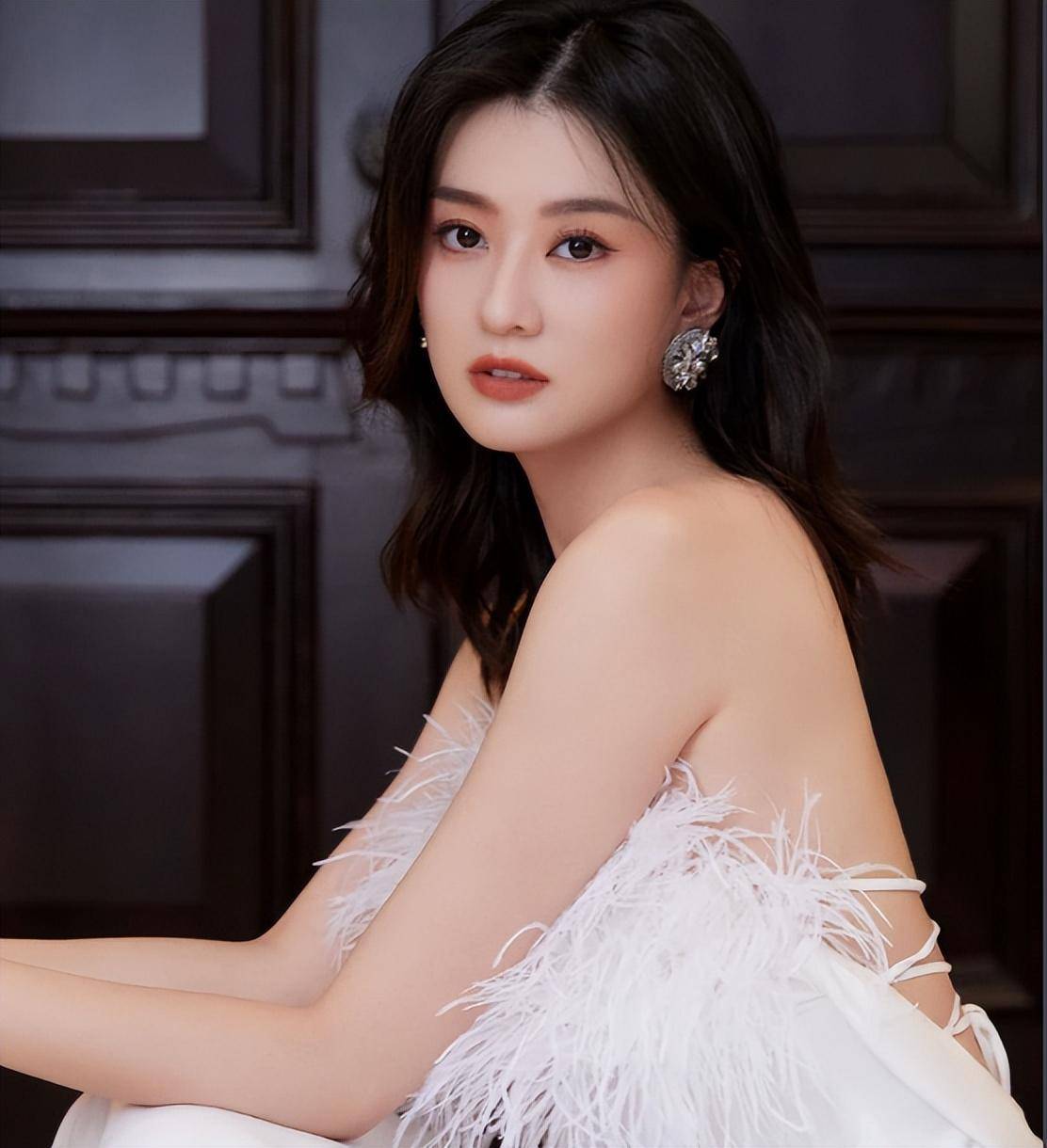 天呐！乔欣這(zhè)波操作太秀(xiù)了(le)，500亿豪(háo)门？秘密結(jié)婚(hūn)？這(zhè)是要上天！