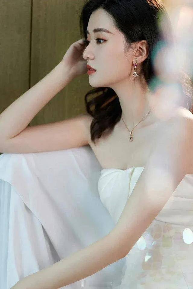 天呐！乔欣這(zhè)波操作太秀(xiù)了(le)，500亿豪(háo)门？秘密結(jié)婚(hūn)？這(zhè)是要上天！