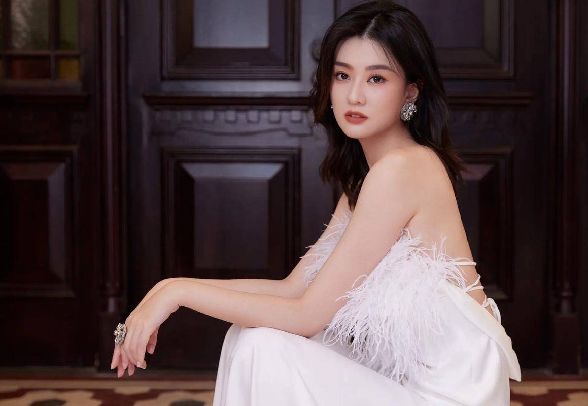 天呐！乔欣這(zhè)波操作太秀(xiù)了(le)，500亿豪(háo)门？秘密結(jié)婚(hūn)？這(zhè)是要上天！