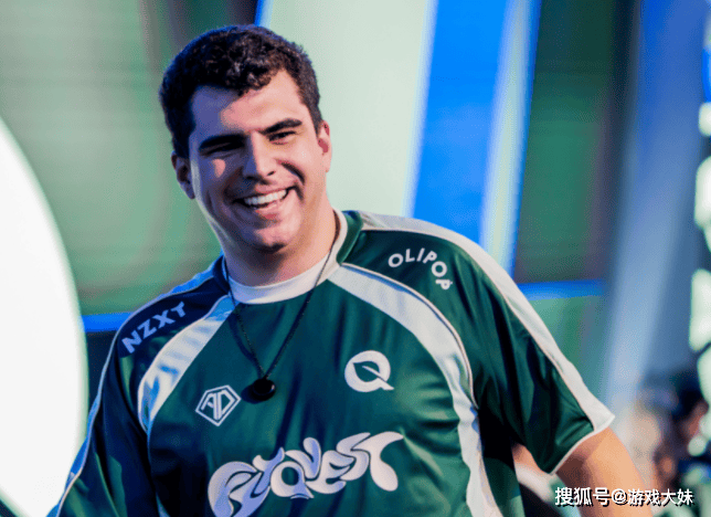 S15比赛FLY禁用了5位女英雄,女博主公开质疑,指责他们性别歧视