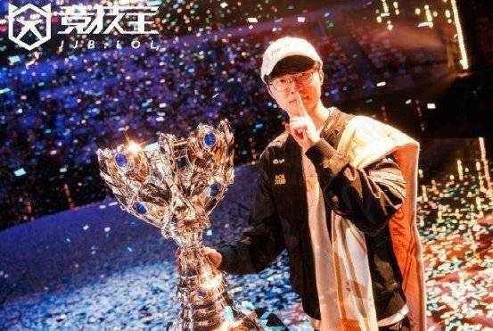 LOL-T1问鼎S15全(quán)球总决賽(sài)冠军，Faker收获个人第六冠