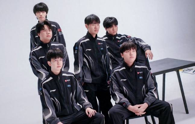 【一竞技1JingJi】LOL：LPL首支至(zhì)臻全(quán)华班诞生(shēng) AL新教练打脸Tabe