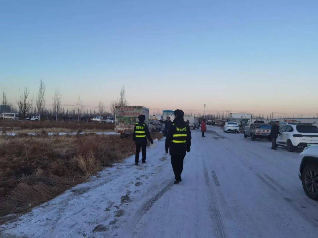 工作动态 | 护航骆驼赛事 彰显城管担当