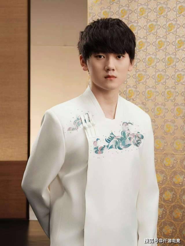 JackeyLove回应退役！《突(tū)然(rán)的陀螺》超《孤泳(yǒng)者》突(tū)破2300W播放(fàng)