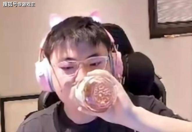 LPL众解说看Bin哥世一上了，Uzi调侃太狂，管泽元直言盗号